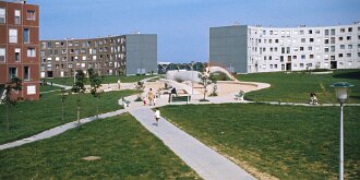 Grande-Borne aux beaux jours17 : Banlieure, Paysage urbain, Essonne, 1973