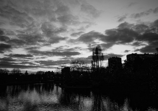 Fondu au noir sur la ville