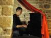 Le pianiste au rideau